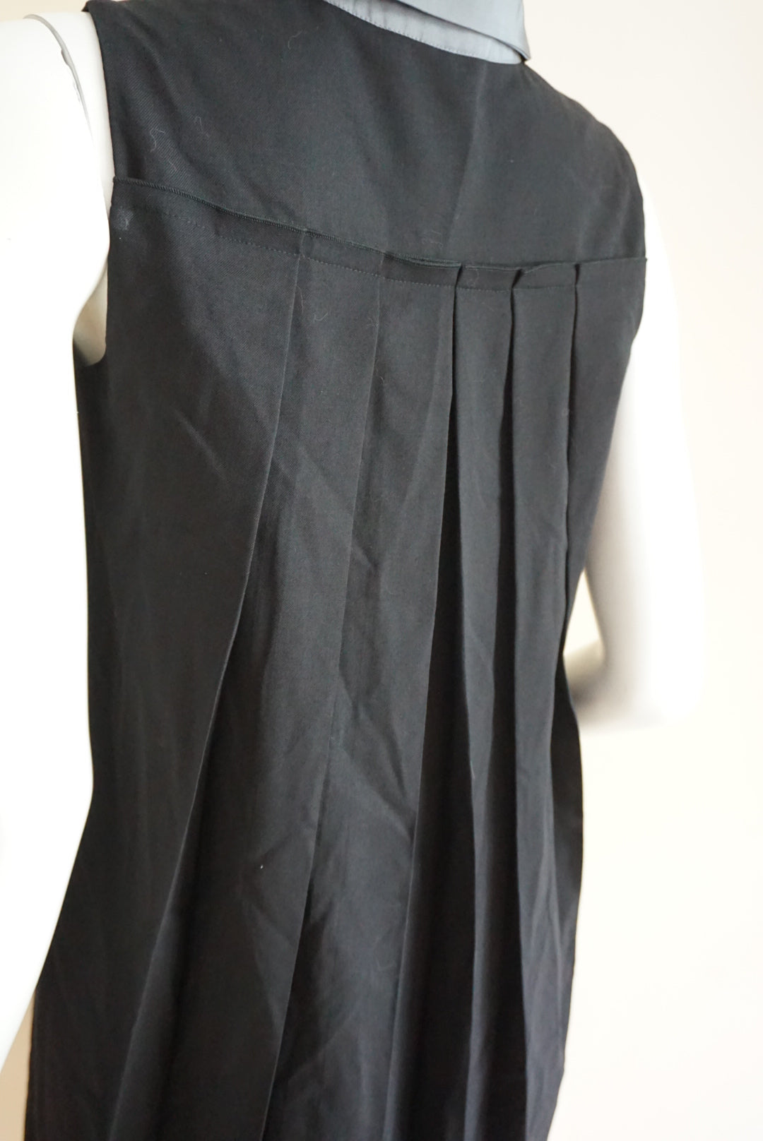Jil Sander Navy Pleated Sleeveless Black Wool Collared Shift Dress - Size 36