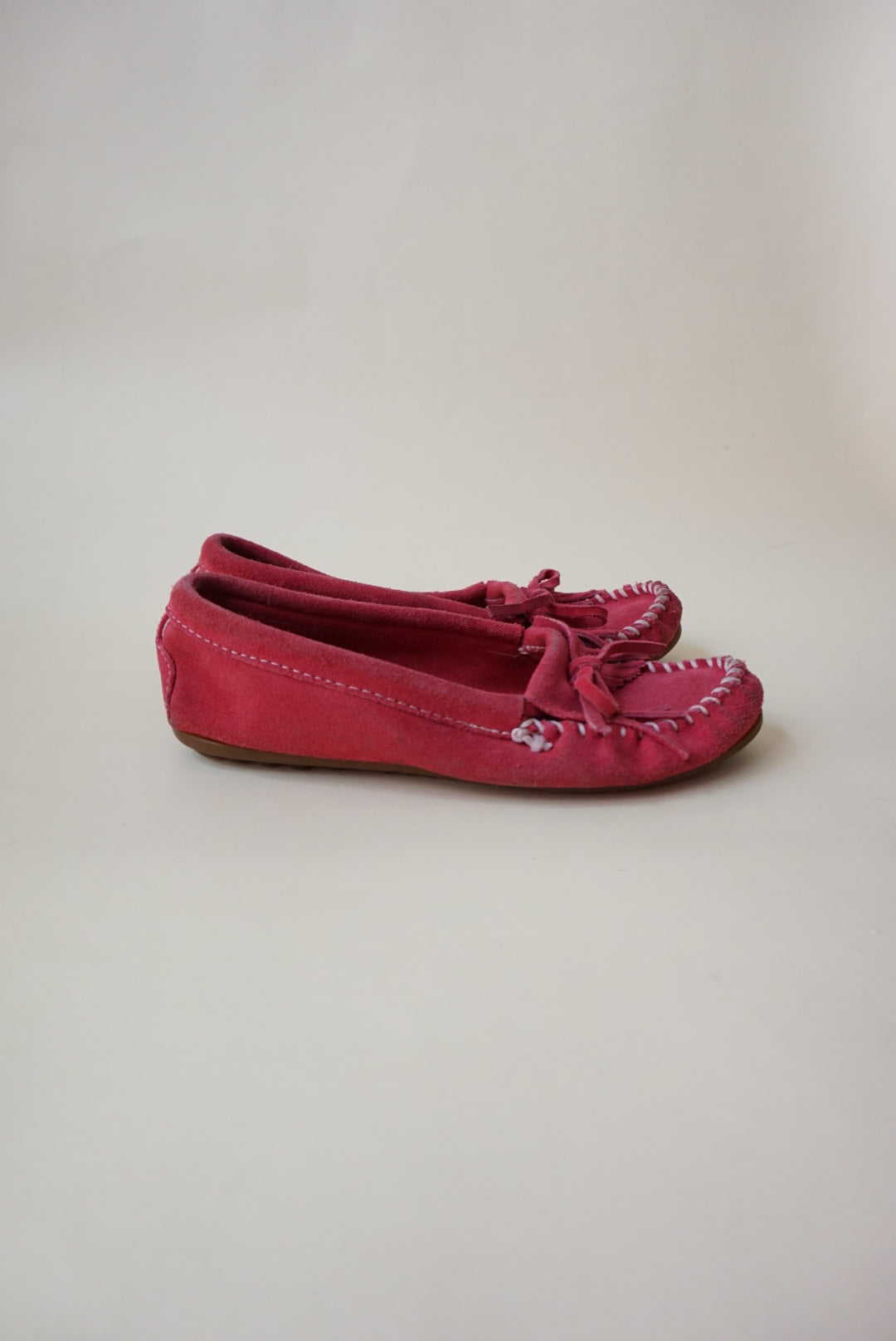 Minnetonka Moccasins Fuchsia Kilty Driving Slip-on Loafers - Size 6.5