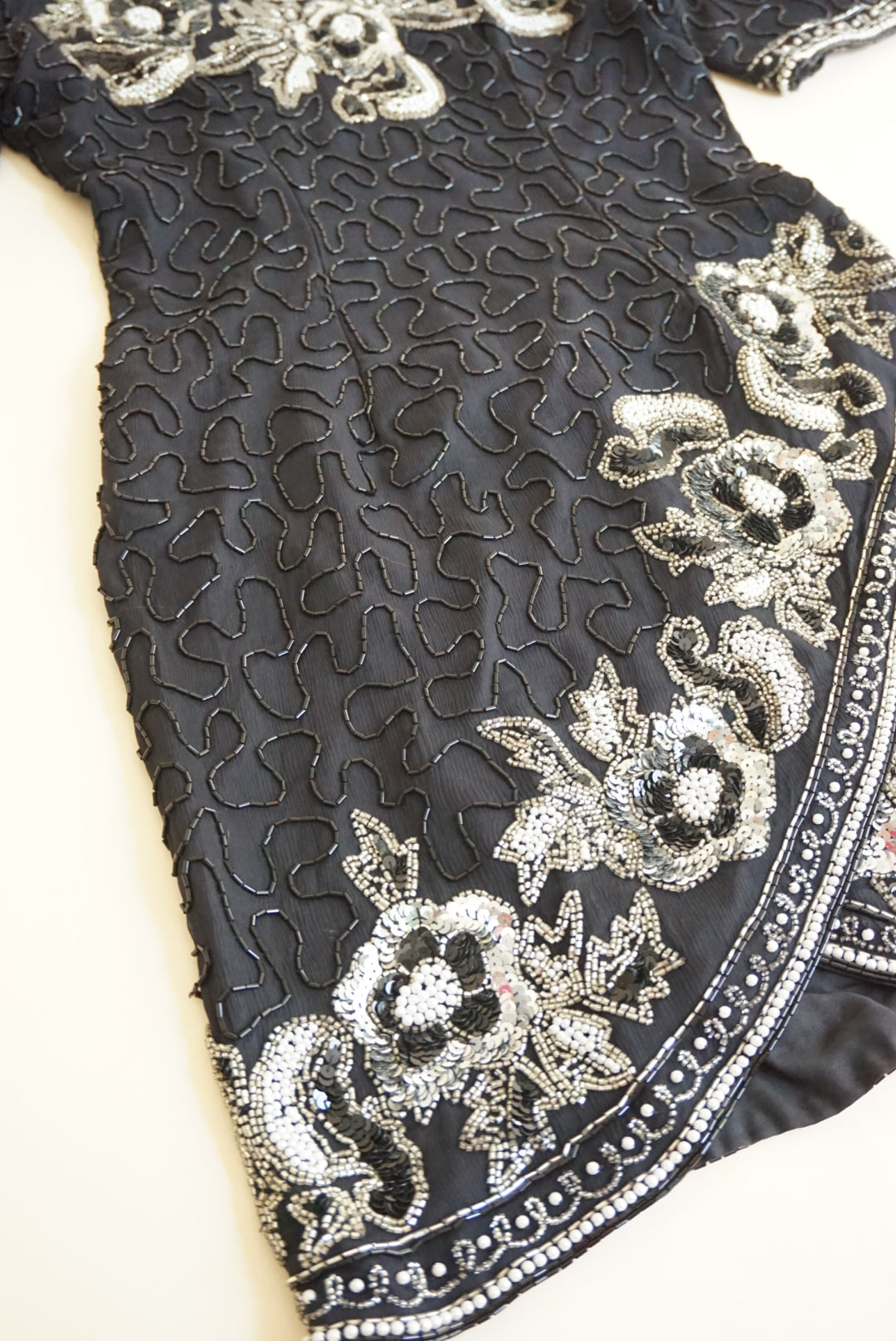 Laurence Kazar Vintage Petite Black/ White Beaded Open Back Cocktail Silk Dress - Size PS