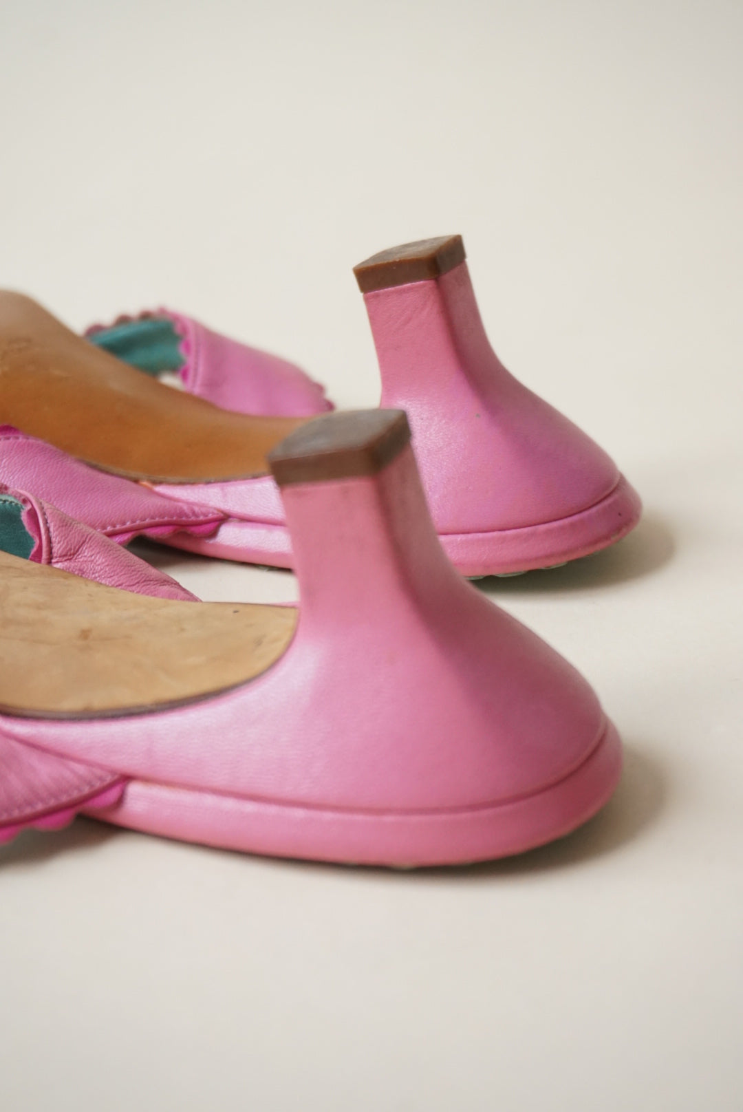 Lilly Pulitzer Pink Thong Scallop Kitten Heel - Size 10