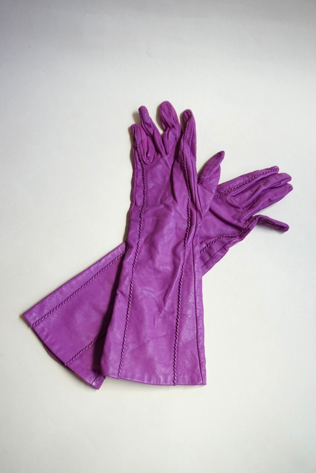 Vintage “Banana Republic” Magenta Leather Cashmere Lined Gloves - Size Medium