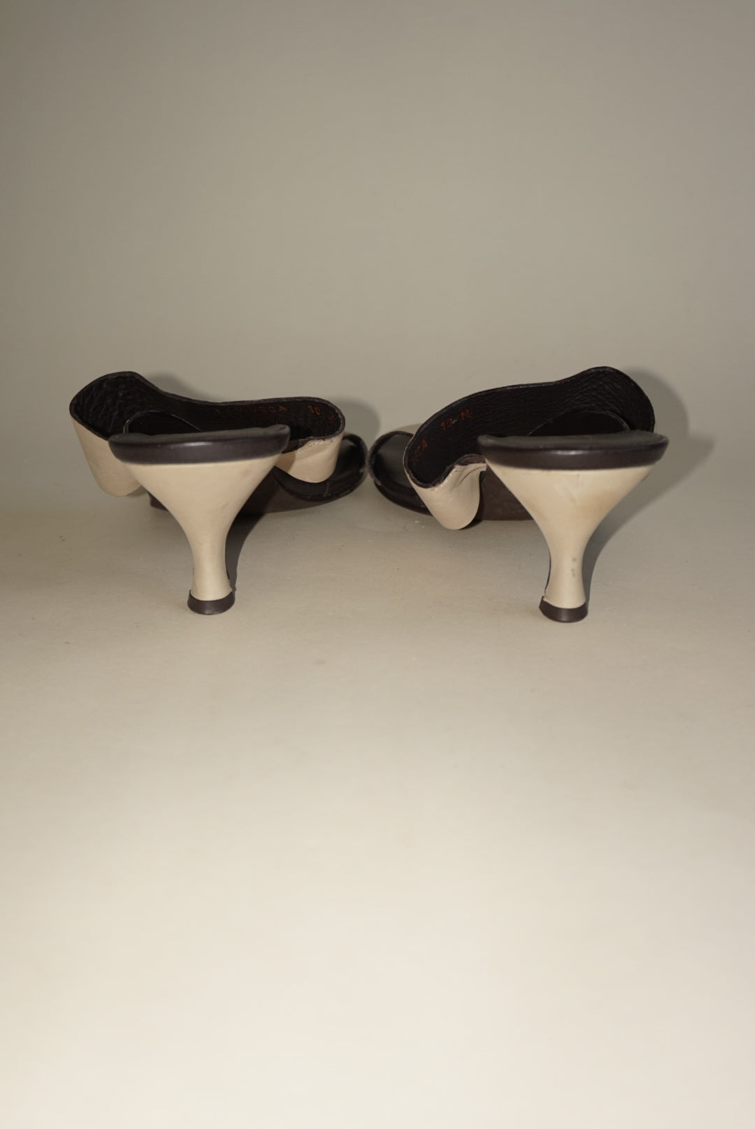 "Donald J Pliner" Tan Sandal Vintage NWOT Heel - Size 10.5