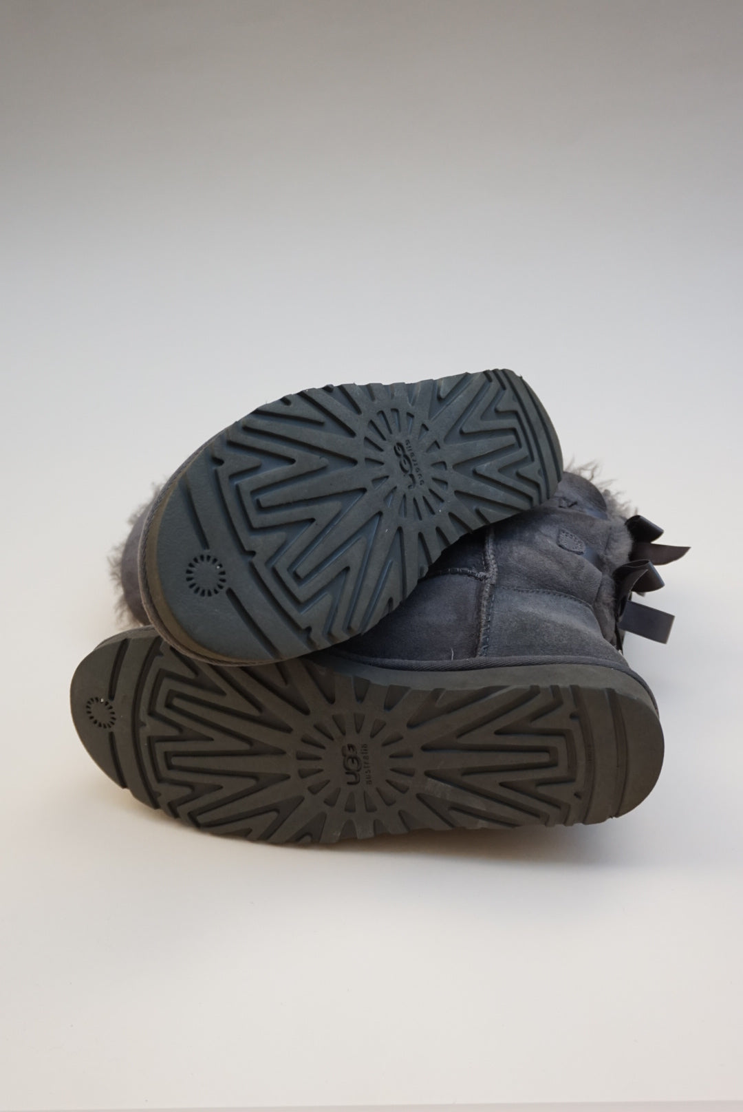 "UGG Australia" Bailey Bow II Grey Short Boots - Size 8