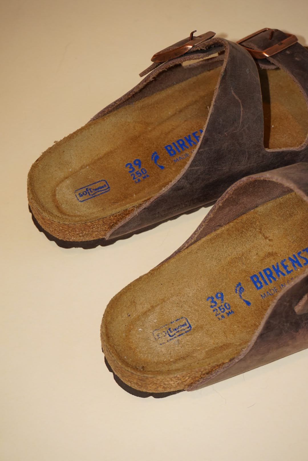 "Birkenstock" Arizona Brown Oiled Footbed Leather Slide Sandals - Size 39