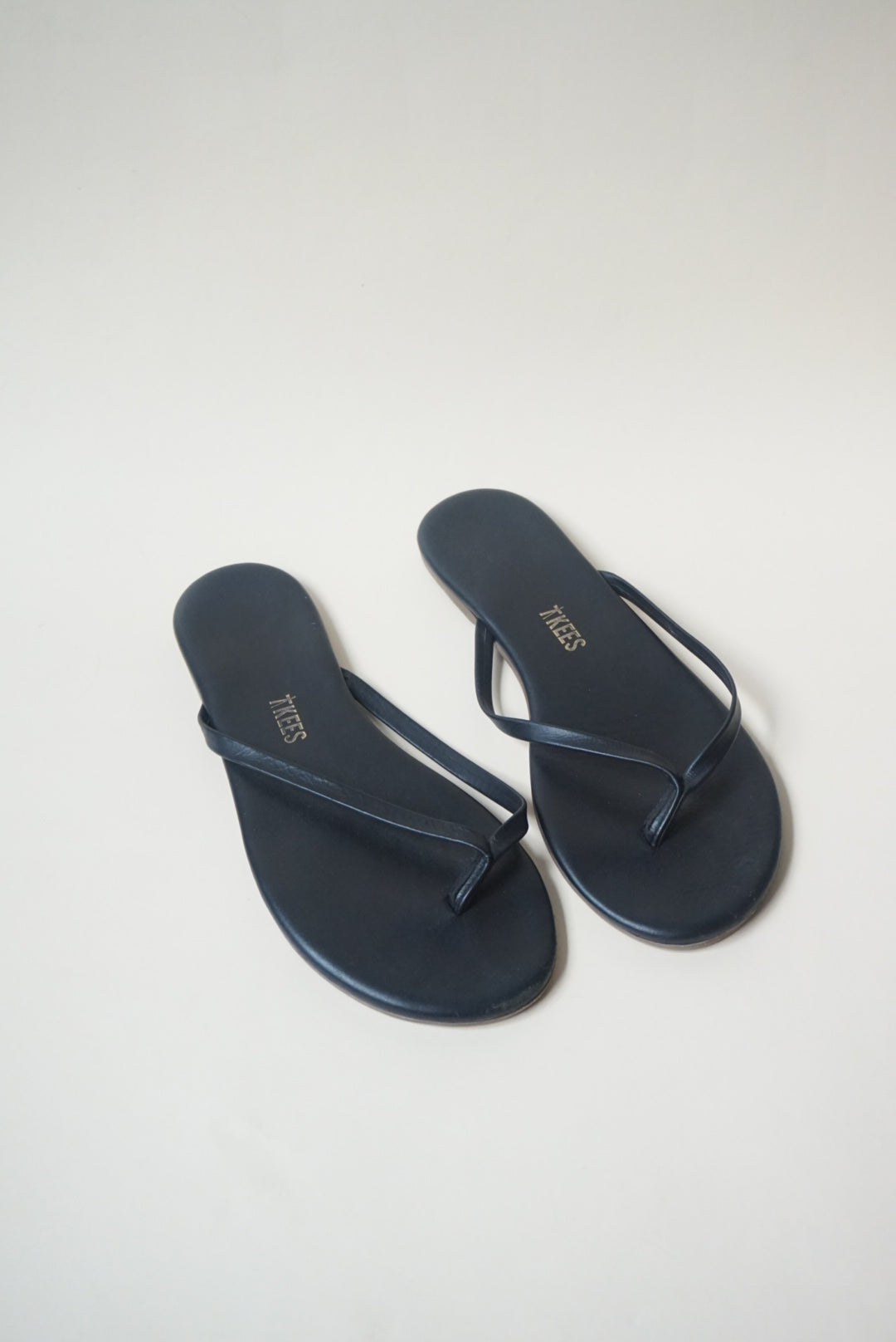 Tkees Lily Liners Black Round Toe Slip Flip Sandals - Size 7