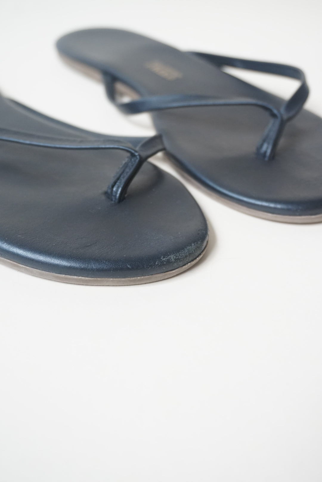 Tkees Lily Liners Black Round Toe Slip Flip Sandals - Size 7