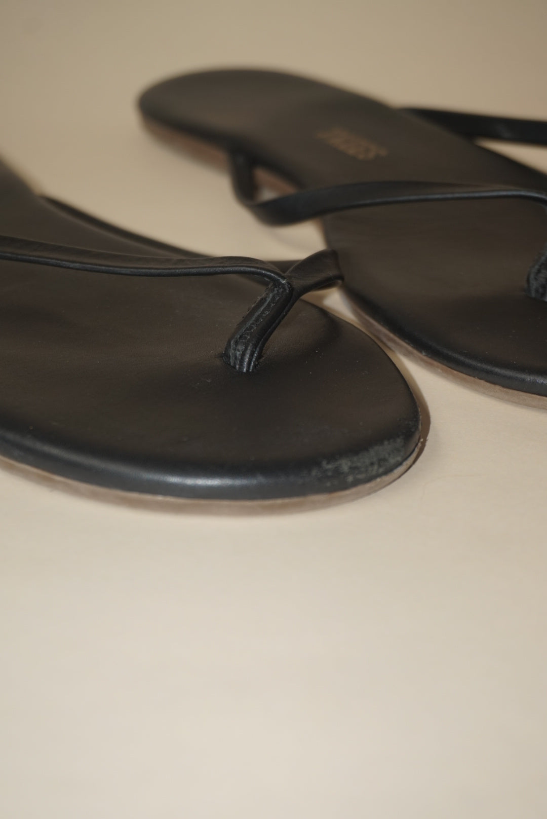 Tkees Lily Liners Black Round Toe Slip Flip Sandals - Size 7