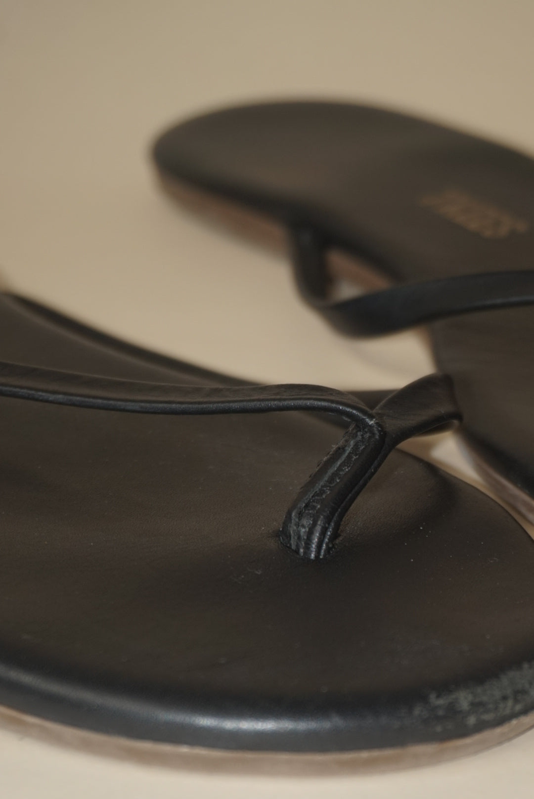 Tkees Lily Liners Black Round Toe Slip Flip Sandals - Size 7