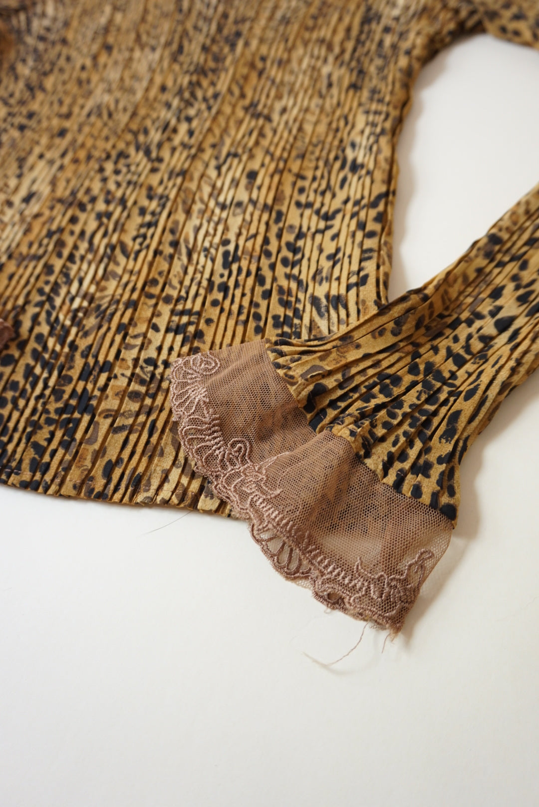 Dress-U by Sharon Leopard Lace Crinkle Pleated Y2K Blouse - Size Large
