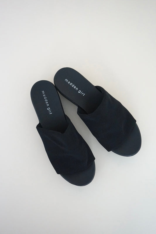 “Steve Madden” Madden Girl “Shelbie” Y2K Platform Black Sandals - Size 9