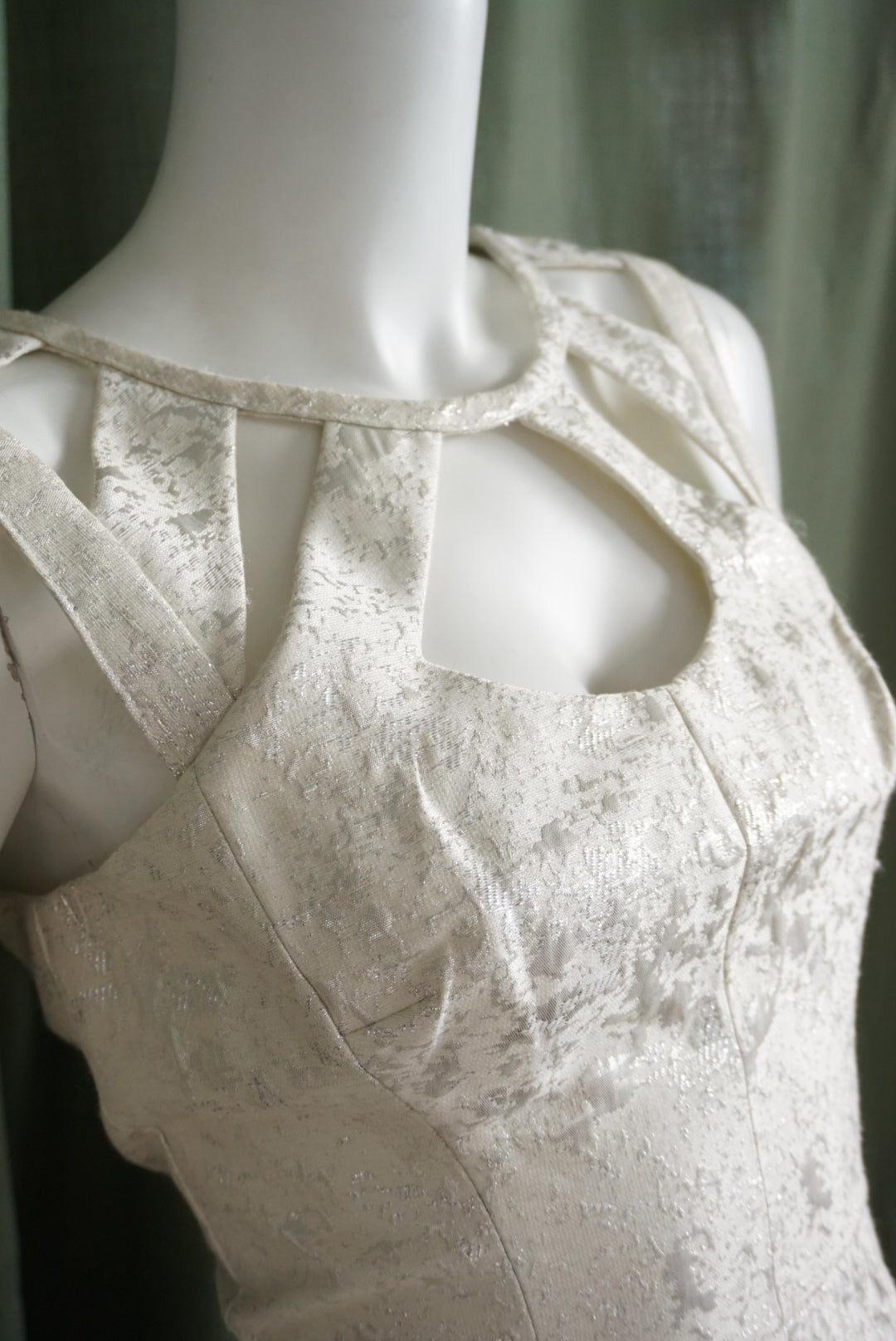 Betsey Johnson Y2K Silver/White Jacquard Sleeveless Caged Chest Mini Dress - Size 6