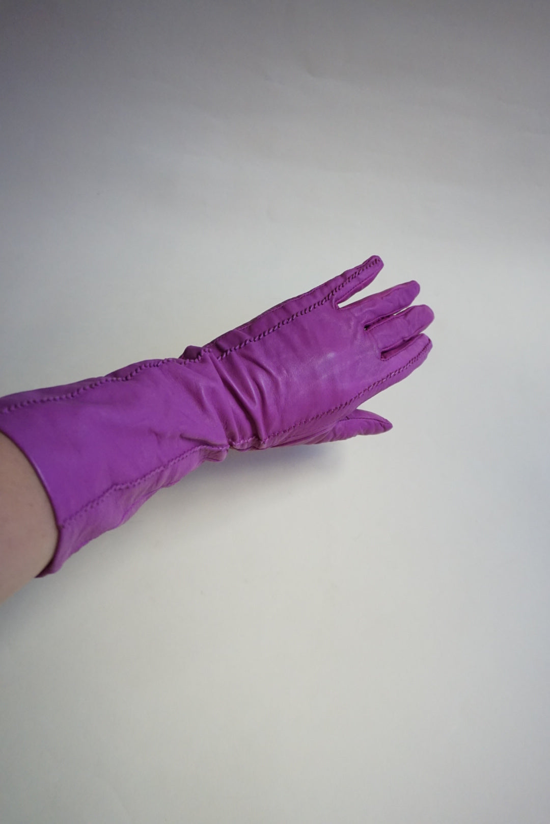 Vintage “Banana Republic” Magenta Leather Cashmere Lined Gloves - Size Medium