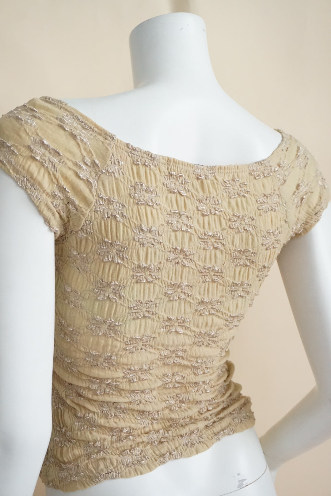 La Belle Y2K Beige Crinkle Sweetheart Neckline Knit Top - Size Medium