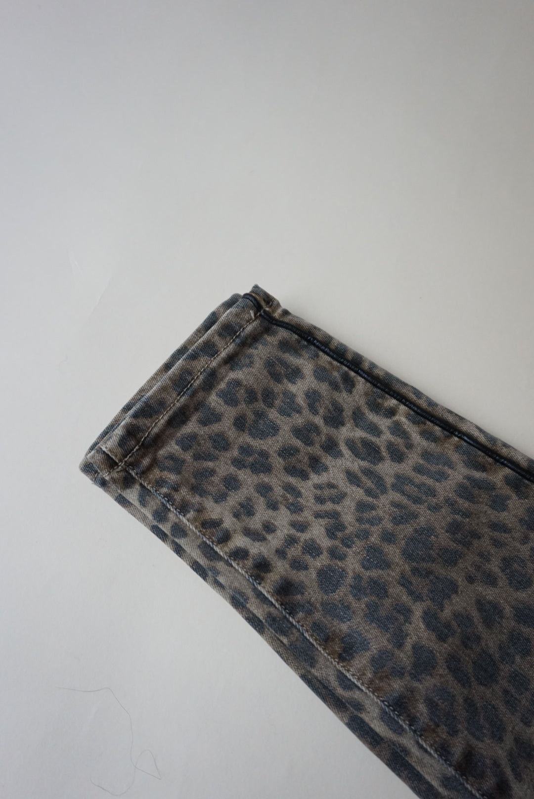 "Frame" Leopard Faux Leather Trim "Le Skinny de Jeanne" Jeans - Size 24