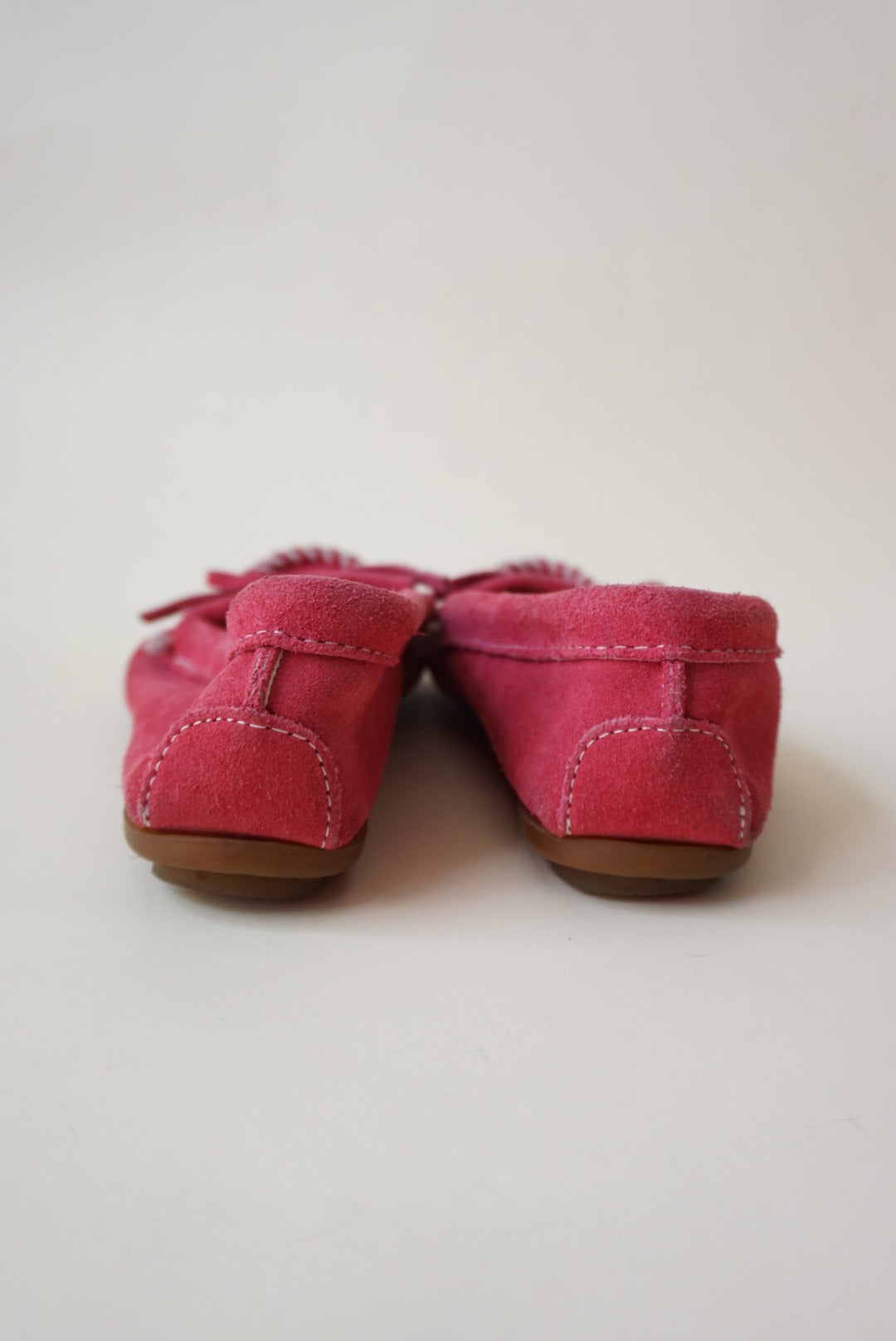 Minnetonka Moccasins Fuchsia Kilty Driving Slip-on Loafers - Size 6.5
