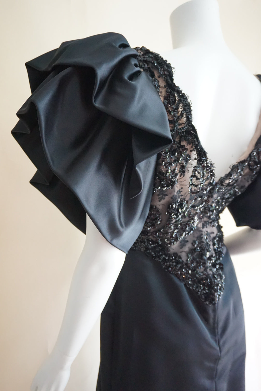 Vintage Black Beaded Lace Dramatic Sleeve Open Back Cocktail Statement Gown