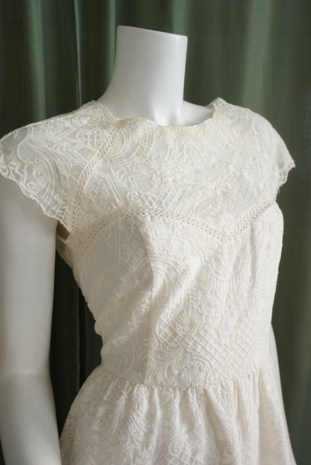 Dolce Vita White/Ivory Lace Mini Cocktail Dress - Size Medium