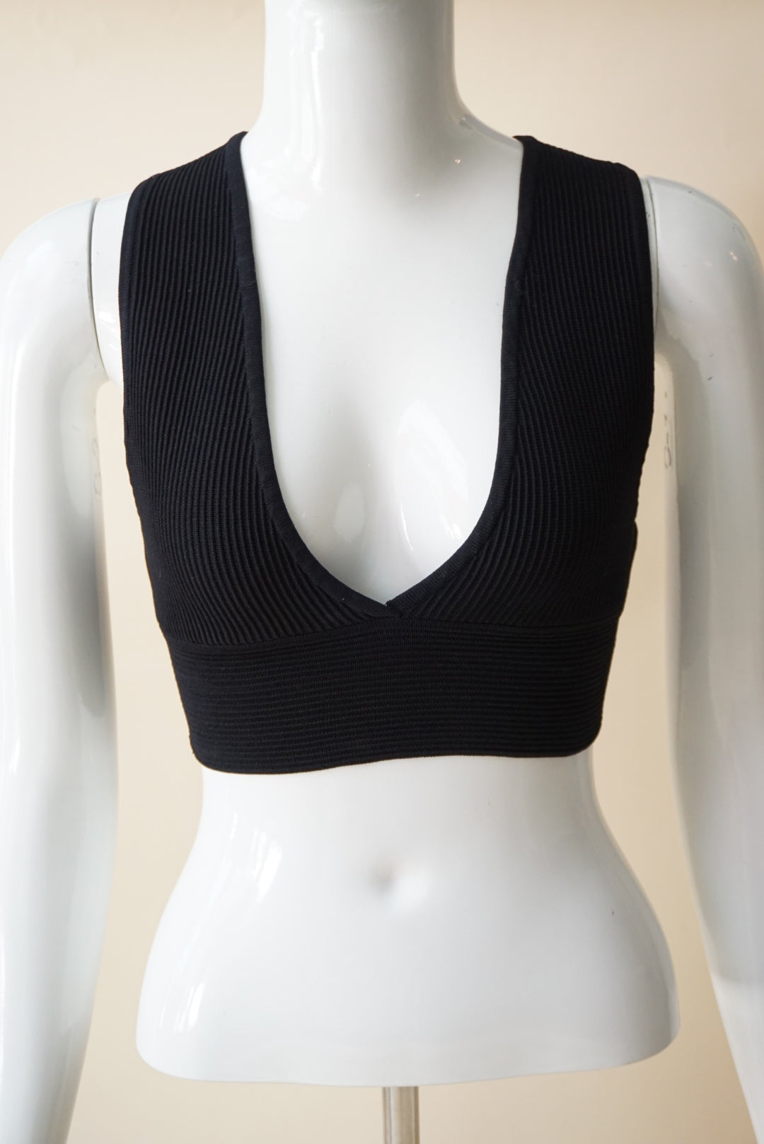 Babaton Aritzia Carlotta Sculpt Black Ribbed Knit Plunge Cropped Top - Size Small